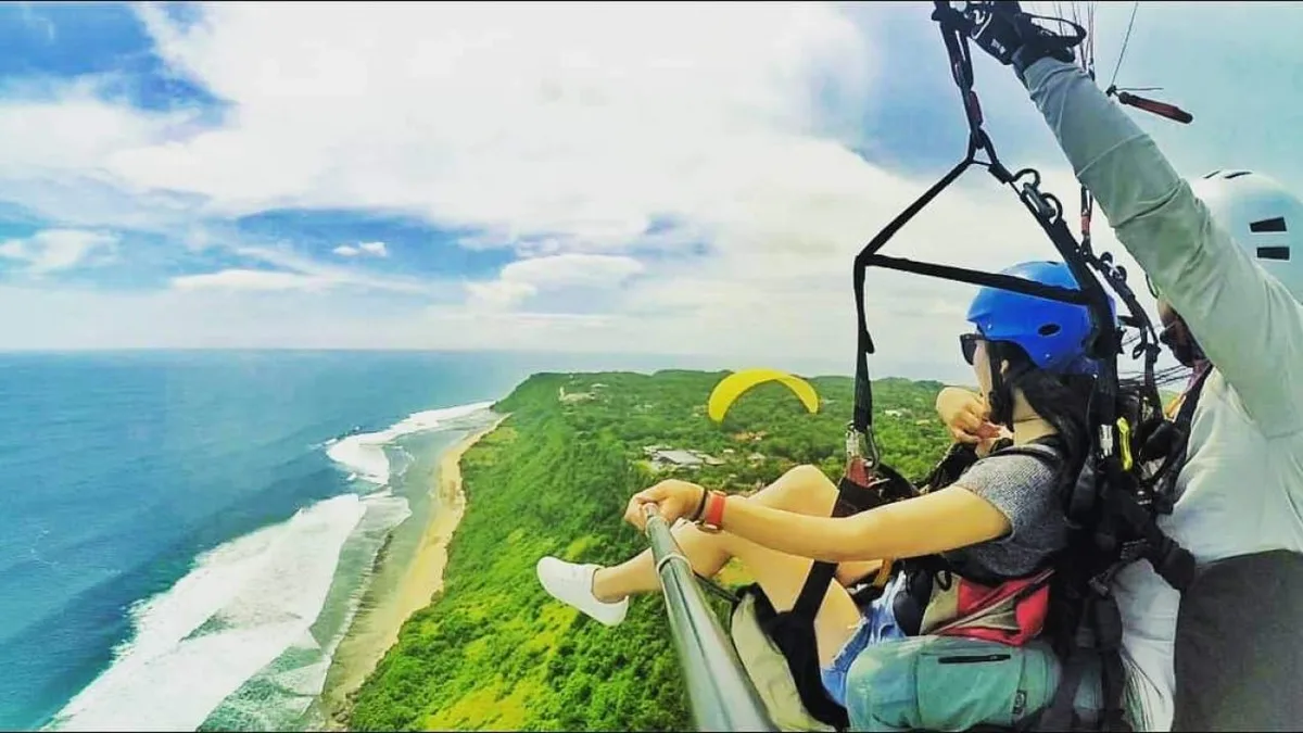 Paragliding in Uluwatu