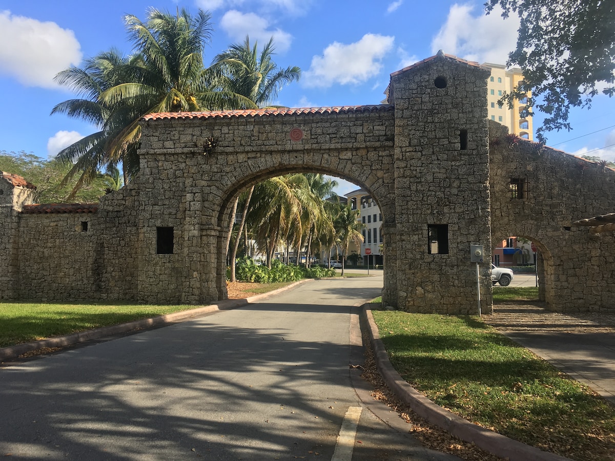 beige concrete arch - Coral Gables Miami USA