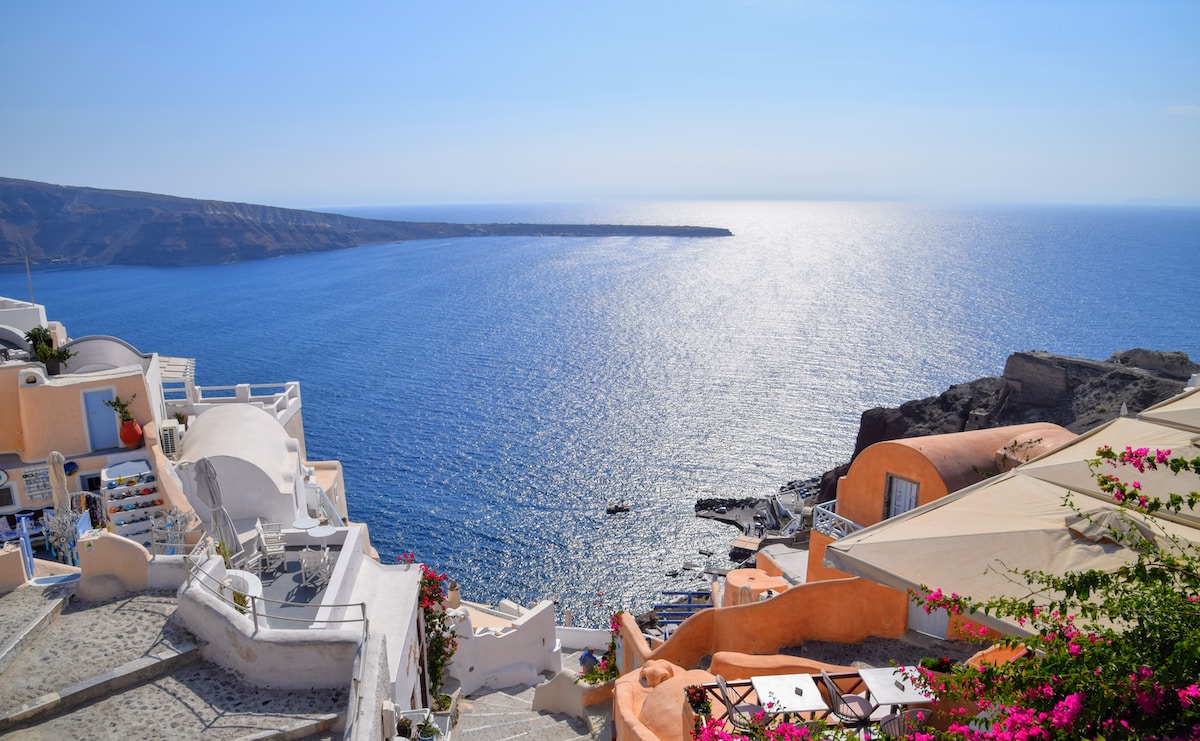 Santorini Travel Guide – How to Plan the Perfect Trip