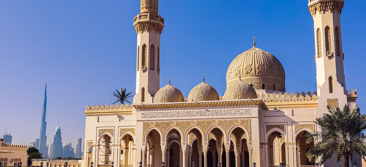 white and brown concrete building under blue sky during daytime - Jumeirah Mosque Dubai
