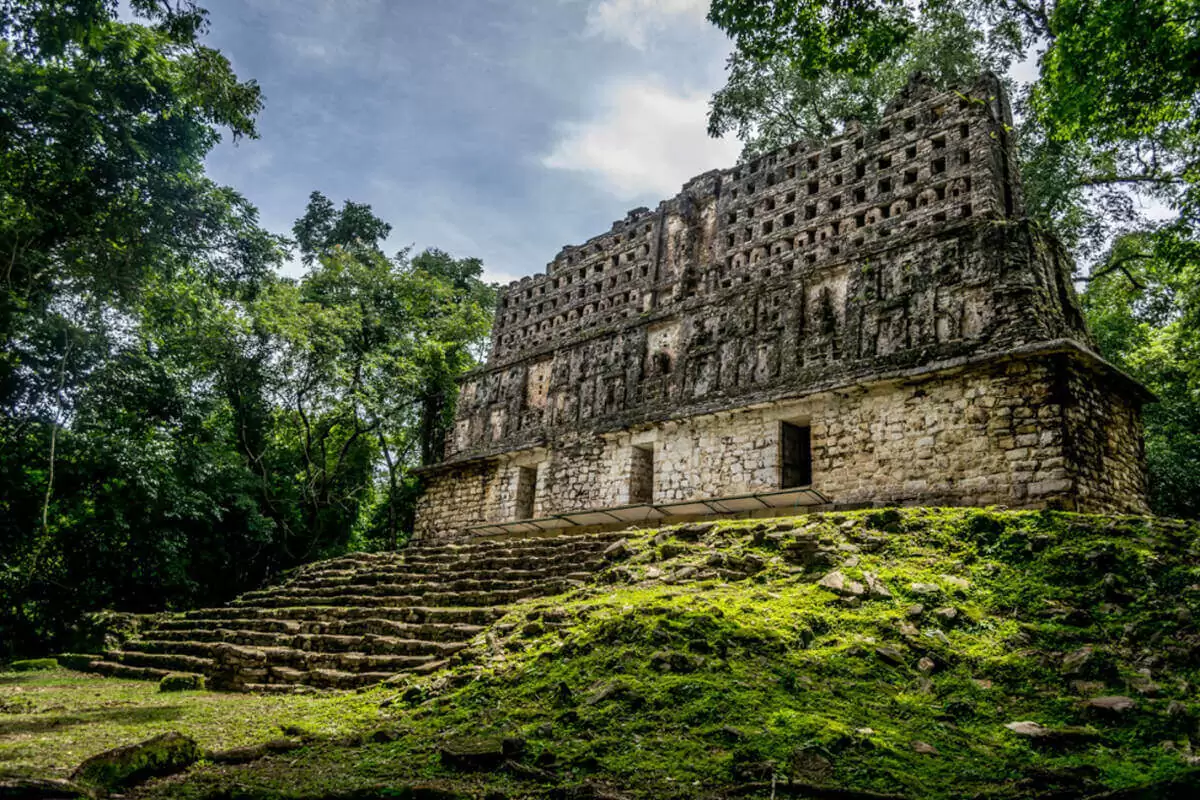 Yaxchilán Archaeological Site: The Mayan Urban Complex