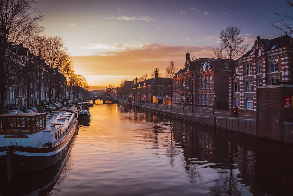 Explore Amsterdam: A Comprehensive Destination Guide