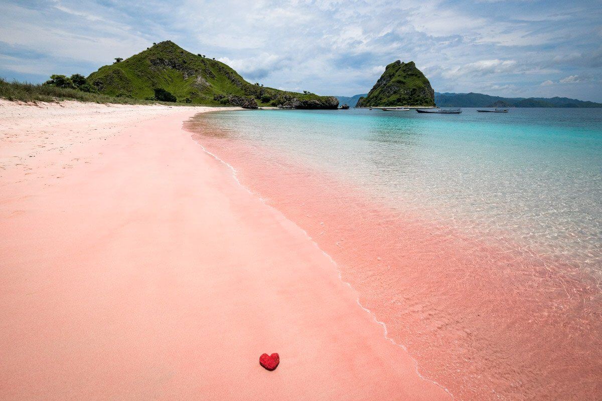 Pink Beach Wisata Lombok