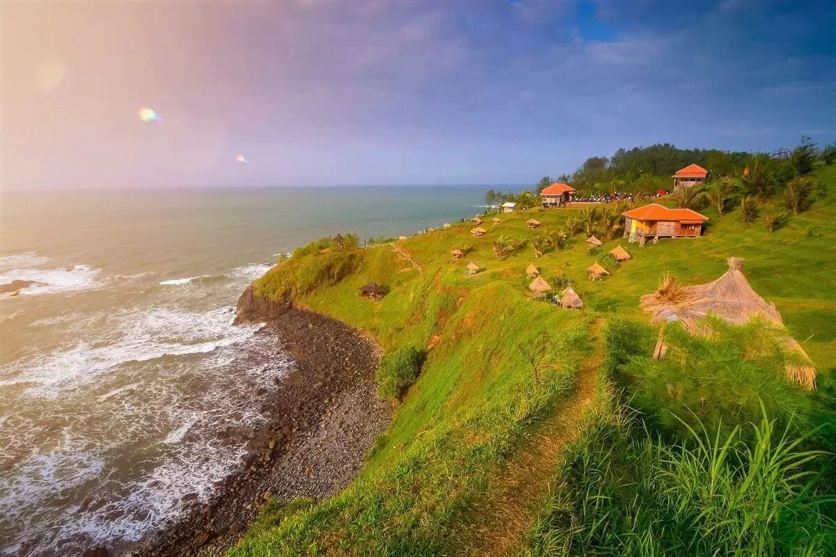 Pantai Menganti: Satu Lagi Pantai Asik di Jawa Tengah