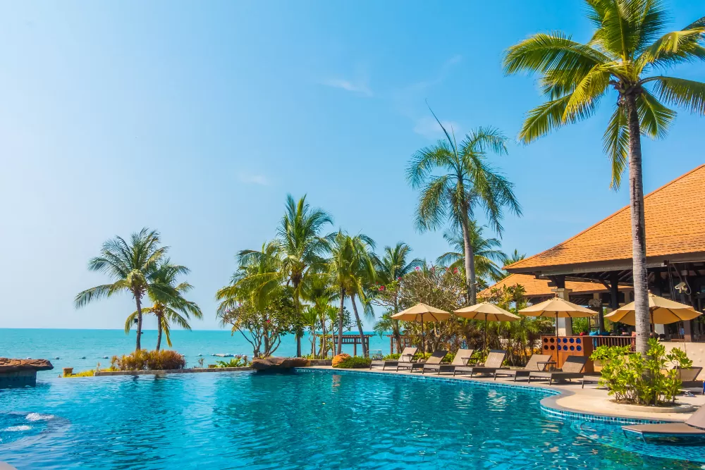 10 Rekomendasi Hotel di Anyer Pinggir Pantai, Asyik Buat Staycation!