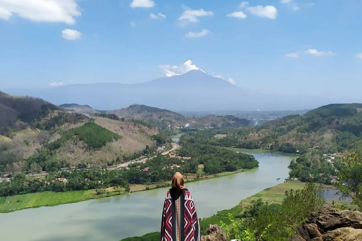 Bukit Watu Meja Purwokerto