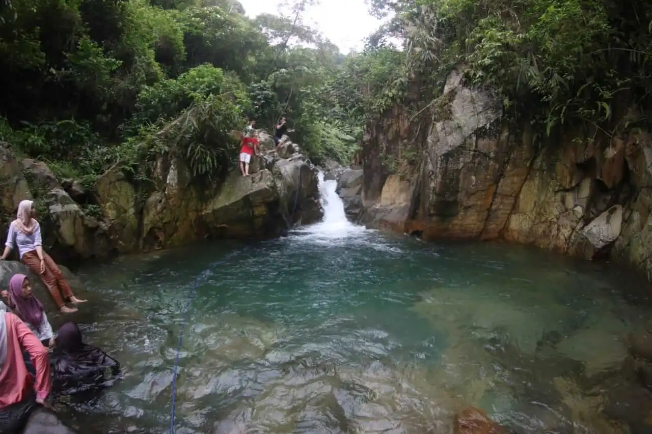 Curug Leuwi Lieuk Bogor